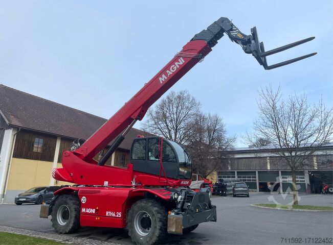 Teleskopstapler drehbar Magni RTH 6.25