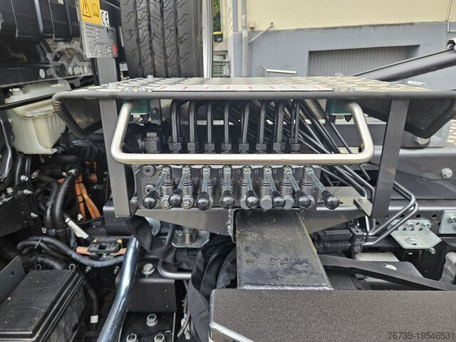 Transporter with tipper Fuso Canter 9C18 Elektro