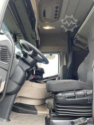 Standard tractor unit DAF FT XG 530