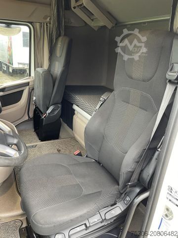 Standard tractor unit DAF FT XG 530