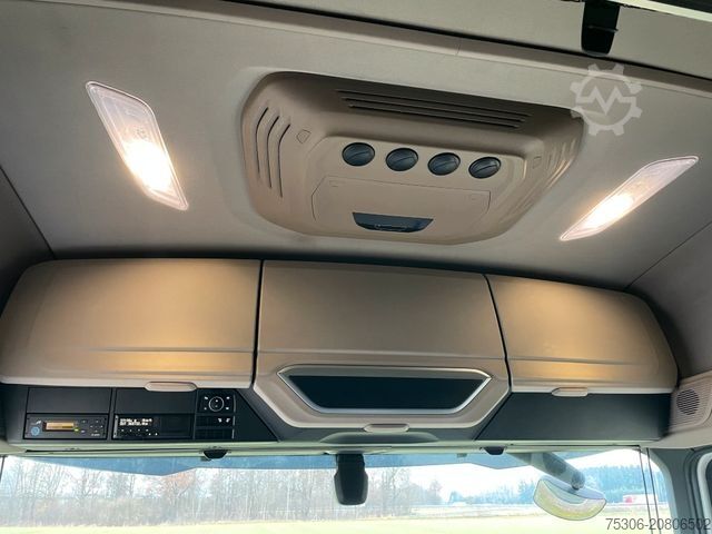 Standard tractor unit DAF FT XG 530