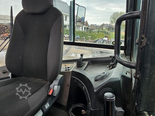 Terminal tractor TERBERG RT283 / TERMINAL TRACTOR 4X4/ TURNING CHAIR. /A...