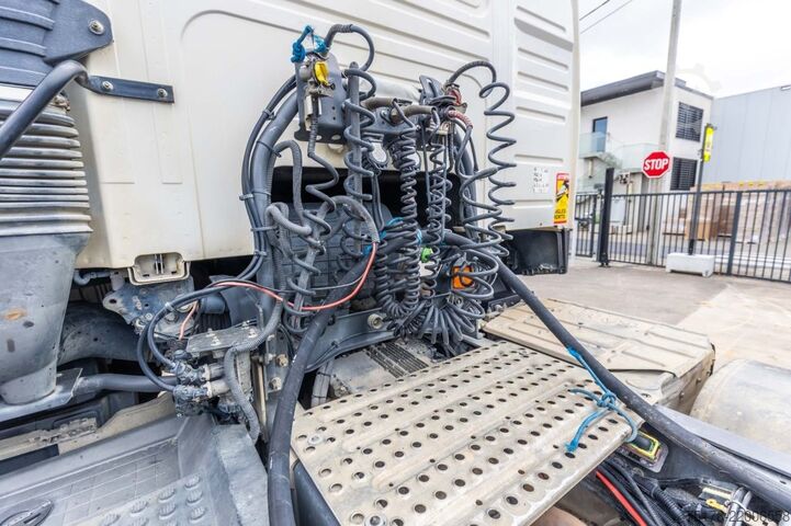 Standard tractor VOLVO FMX GLOB 460+HYDR