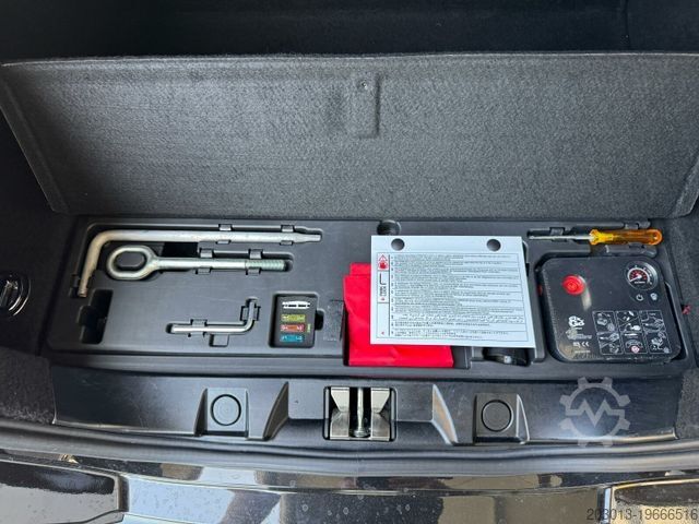 Van FERRARI Roma Coupe Schwarz