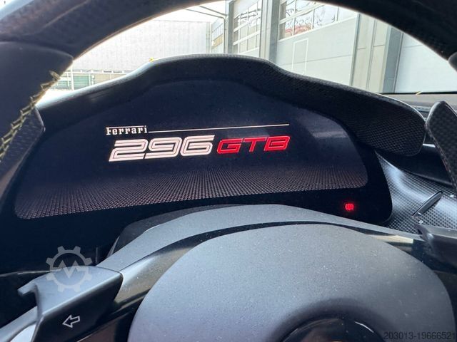 Van FERRARI 296 GTB Coupe