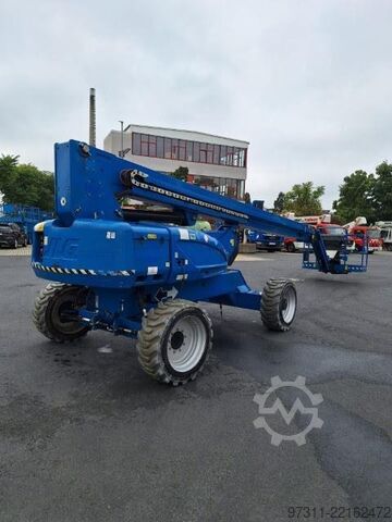 Articulated boom lift JLG E600JP