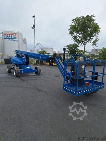 Articulated boom lift JLG E600JP