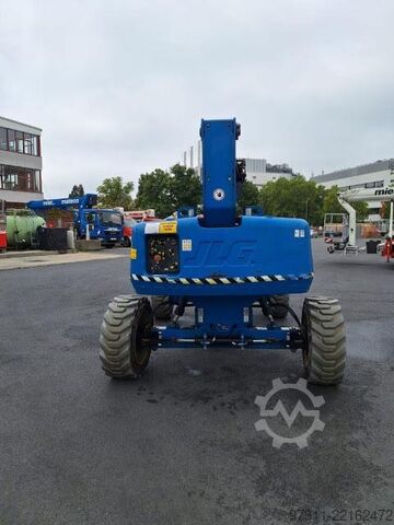 Articulated boom lift JLG E600JP