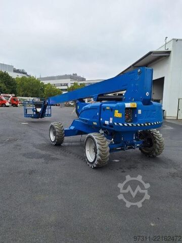Articulated boom lift JLG E600JP