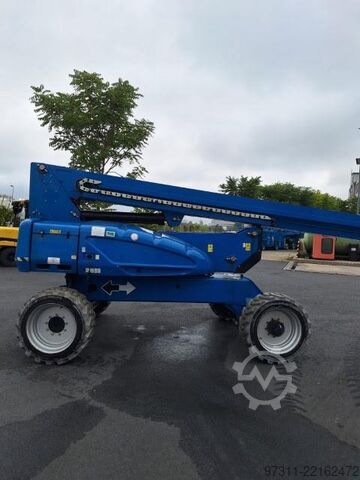 Articulated boom lift JLG E600JP