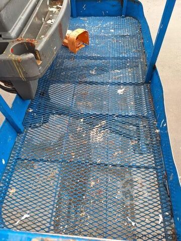 Articulated boom lift JLG E600JP