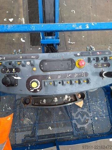 Articulated boom lift JLG E600JP