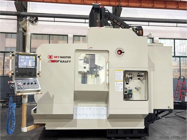 Portalfräsmaschine Skymaster VM 2000 Maschine auf EMO 2025