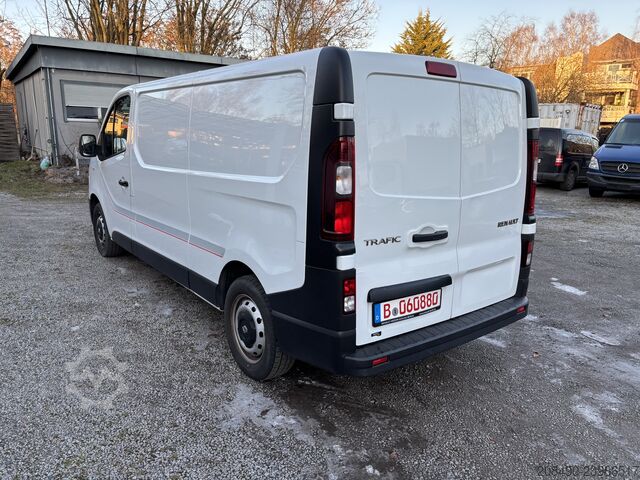 Panel van, air conditioning, navigation system, 89 kW Renault Trafic L