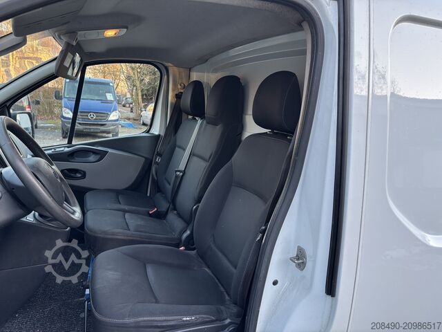 Panel van, air conditioning, navigation system, 89 kW Renault Trafic L