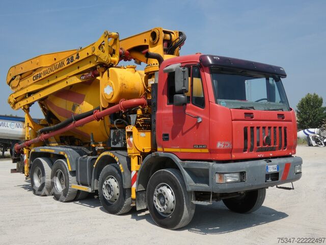 Concrete pump truck Astra HD7/c 8445