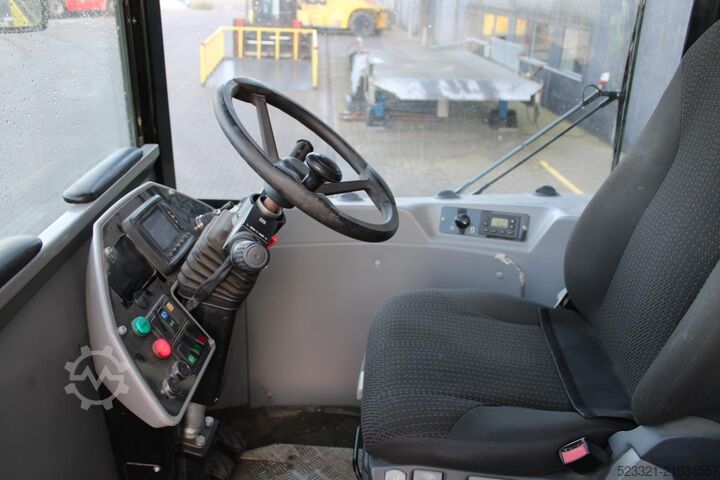 Terminal-Traktor MOL RM255 4X4