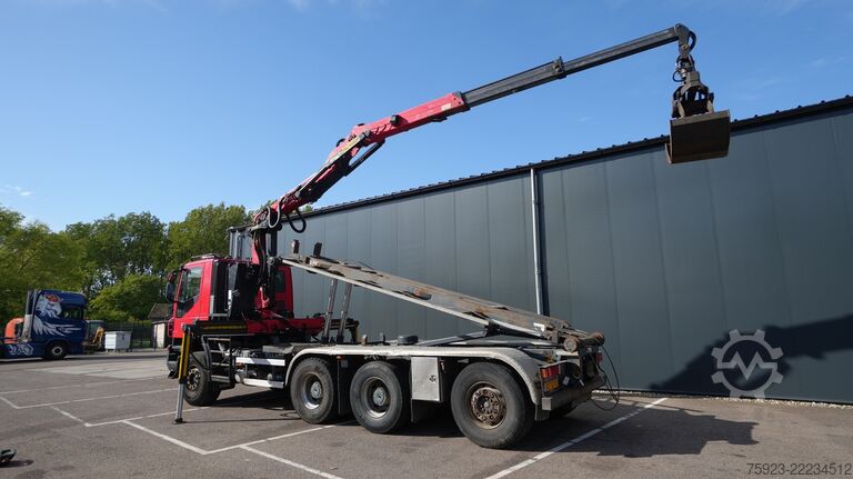 Crane truck Iveco Trakker 410 8x4 Cable system with Crane