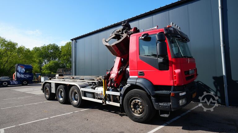 Crane truck Iveco Trakker 410 8x4 Cable system with Crane