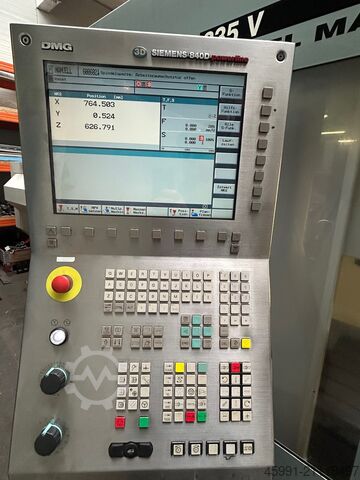 Vertikales Bearbeitungszentrum Deckel Maho 835V