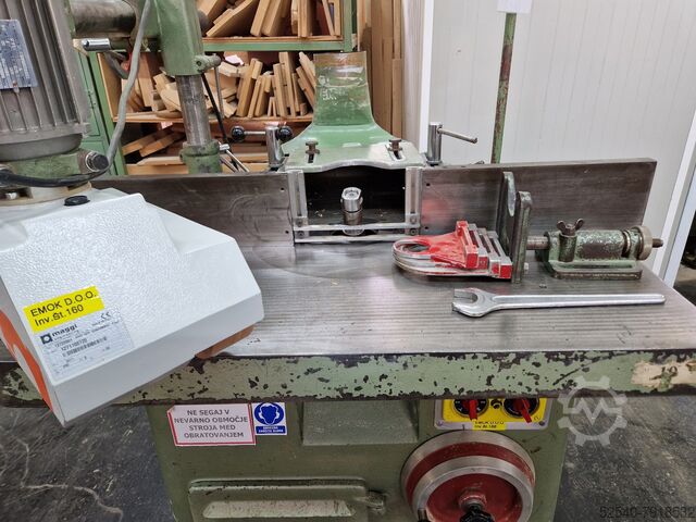 Table milling machine with feeder