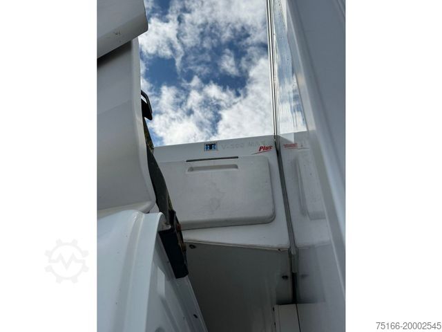 Box van MERCEDES-BENZ ATEGO 922 L Kühlkoffer 5 m LBW 1 T*THERMOKING