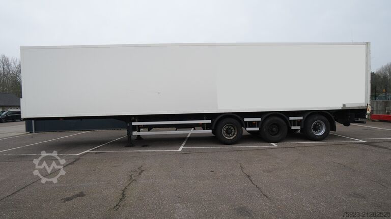 Koffer Jumbo Closed box trailer with chain system
