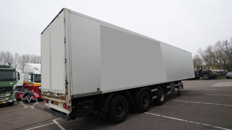 Koffer Jumbo Closed box trailer with chain system