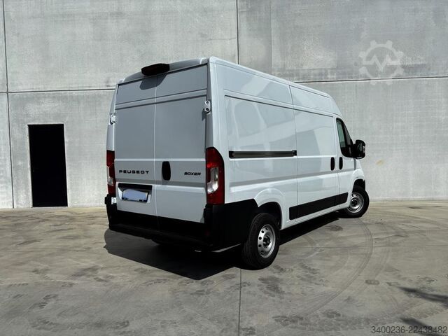Delivery van Peugeot Boxer L2H2