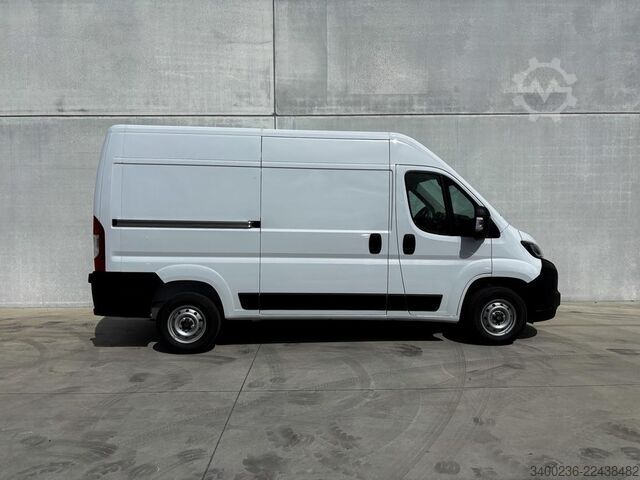 Delivery van Peugeot Boxer L2H2