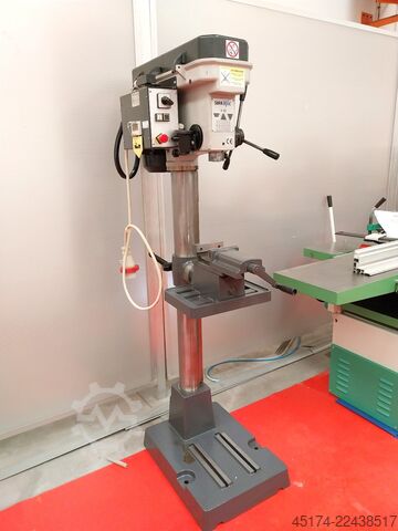 Plate drilling machine SERRMAC V 22