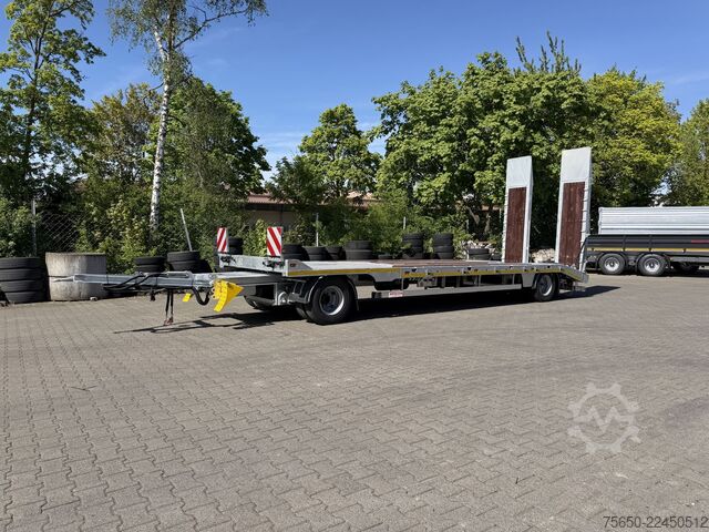 Low loader trailer Möslein T2 Plato 8,20  2 Achs Tieflader mit gerader Ladefläche 8,20 m, Neufahrzeug