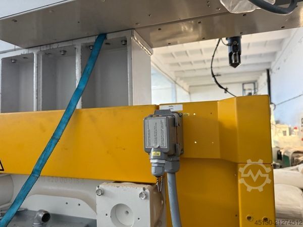 Injection molding machine Engel e-max 440/180