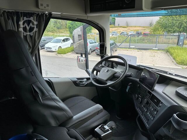 Kranwagen Volvo FH 500 8x4 Pritsche mit Fassi F905R.2.7 + JIB