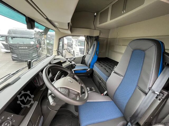 Containertransport Volvo FH 500 6x2 Containerpritsche mit FASSI 545RA.2.28