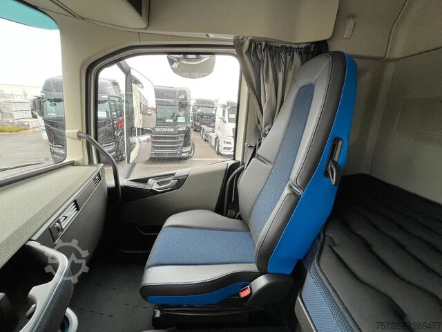 Containertransport Volvo FH 500 6x2 Containerpritsche mit FASSI 545RA.2.28