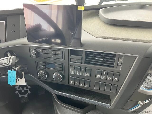 Containertransport Volvo FH 500 6x2 Containerpritsche mit FASSI 545RA.2.28