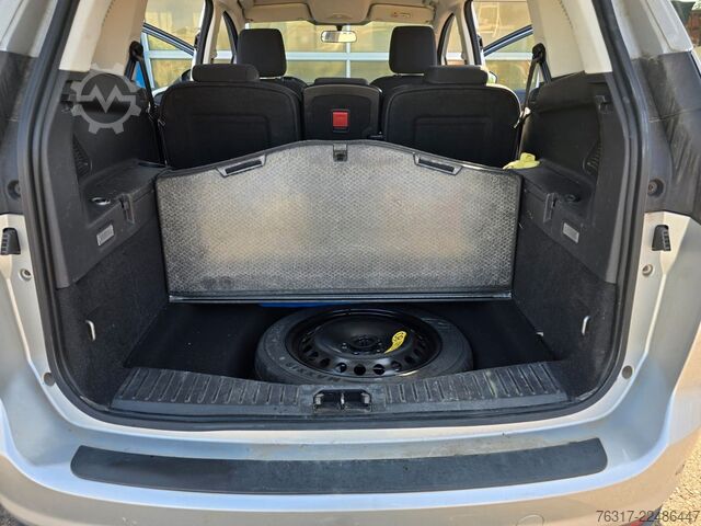 Minibus FORD Grand C-Max 1,5TDCi 88kW Trend