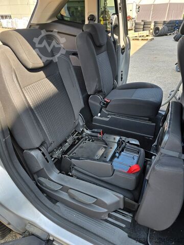 Minibus FORD Grand C-Max 1,5TDCi 88kW Trend