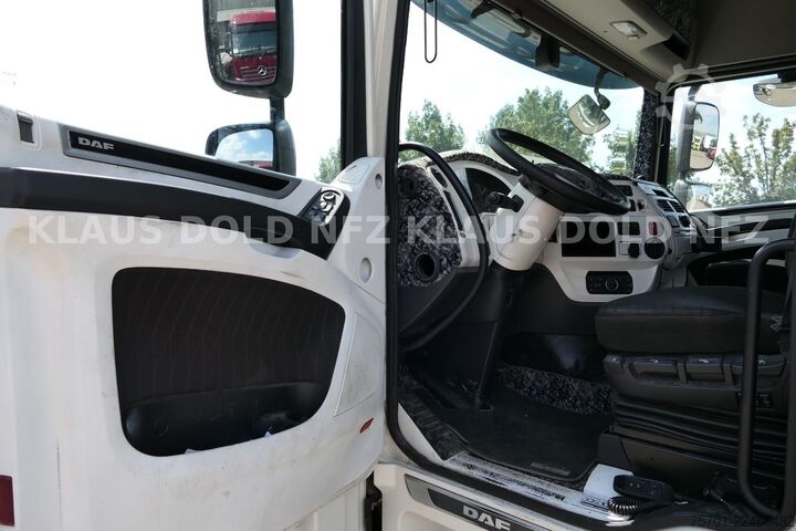 Standard tractor unit DAF XF 530 Space Cab XL-Tank Euro 6