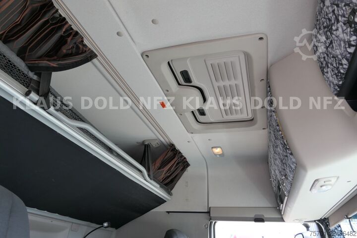 Standard tractor unit DAF XF 530 Space Cab XL-Tank Euro 6