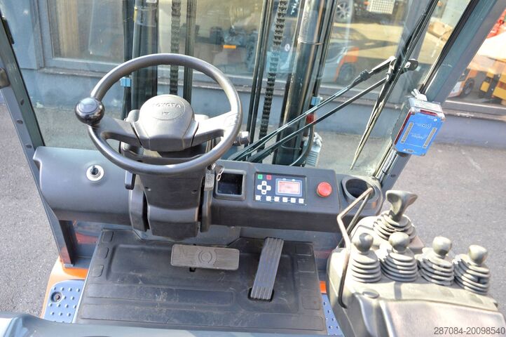 Toyota 8FBMT30 Toyota 8FBMT30