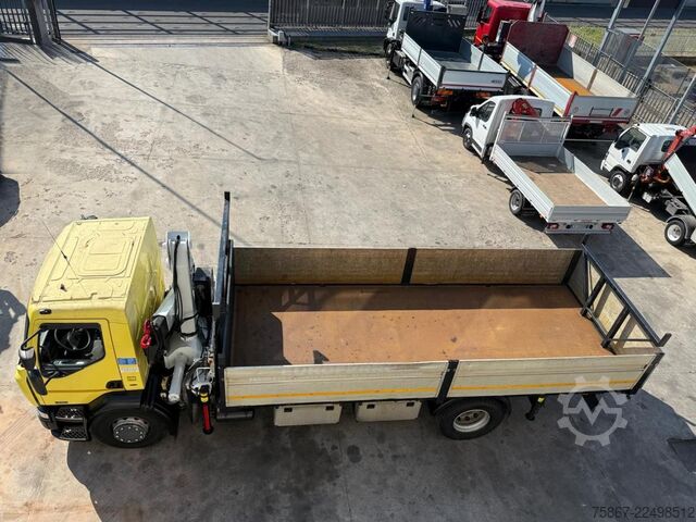 Flatbed truck Renault D220