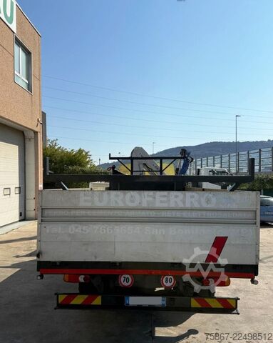Flatbed truck Renault D220