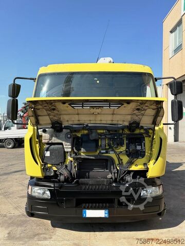 Flatbed truck Renault D220
