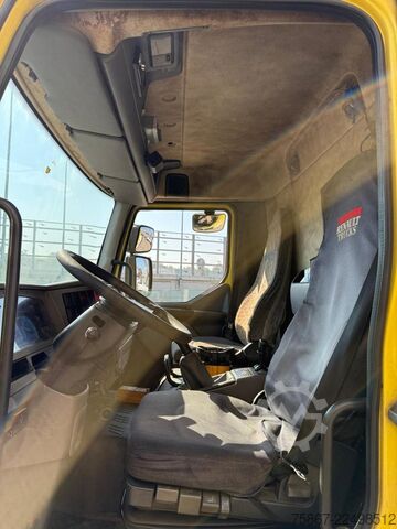 Flatbed truck Renault D220