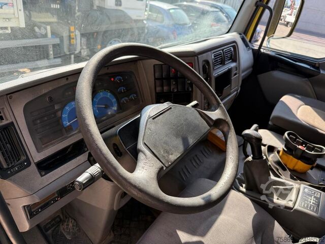 Flatbed truck Renault D220