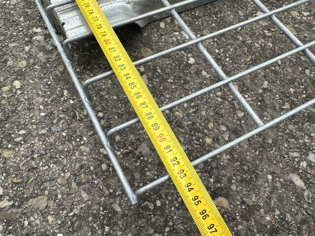 3,000 pcs of inserted wire mesh, as new 3.000 St. Einlagedrahtgitter mit Palettenanschlag