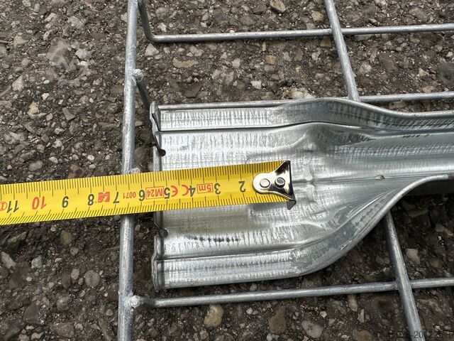 3,000 pcs of inserted wire mesh, as new 3.000 St. Einlagedrahtgitter mit Palettenanschlag