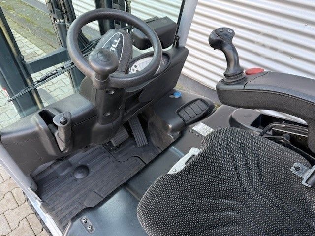 Electric 3-wheel forklift Still RX50-16